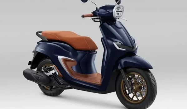 PT Astra Honda Motor meluncurkan warna spesial Burgundy untuk New Honda Stylo 160 guna memperkuat karakter skutik modern klasik. (dokumentasi AHM)
