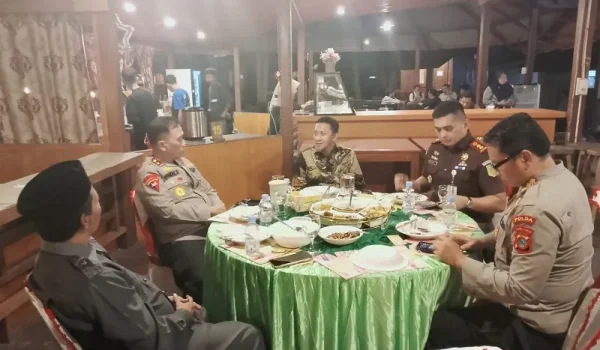 Kapolda Sulteng Salurkan Bantuan Sosial di Touna, Air Mata Haru Warnai Kunjungan Perdana