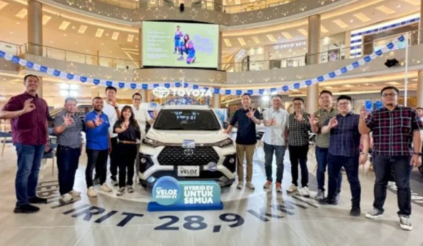 Melalui kampanye Ã¢â‚¬Å“Hybrid EV for EveryoneÃ¢â‚¬Â, PT  Toyota Astra Motor (TAM) bekerja sama dengan Kalla Toyota resmi menggelar Toyota Space di Makassar.(Foto:Toyota)