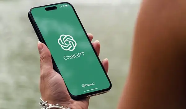 Para peneliti menyimpulkan bahwa secara default, chatbot tidak bernalar atau tidak mempertimbangkan bukti, juga tidak mampu membuat penilaian etis atau berbasis nilai. (Foto: mailonline)
