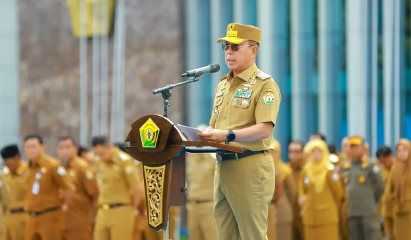 Gubernur Sulawesi Tenggara, Andi Sumangerukka.