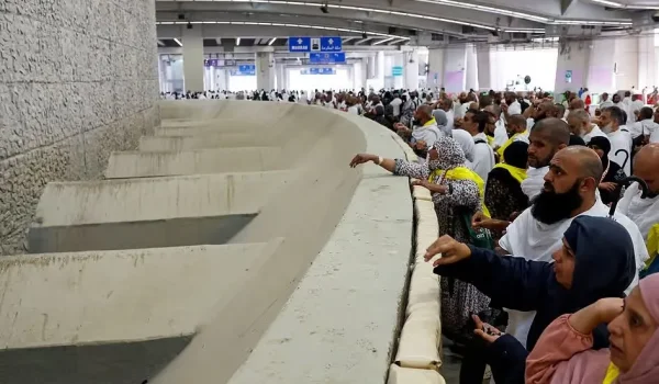 Kemenhaj Larang Jemaah Indonesia Lontar Jumrah Pukul 10.00-14.00 WAS, Ini Jadwal Resminya
