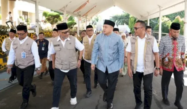 Bersama Menhaj RI, Walikota Sambut Jemaah Haji Kloter 17 Debarkasi Makassar