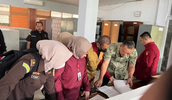 Kejati Sulsel Geledah Kantor Diknas Provinsi