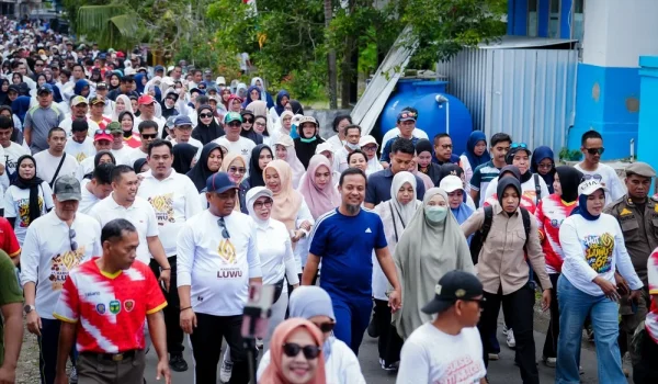 Puluhan Ribu Warga Semarakkan Jalan Sehat Anti Mager Bersama Gubernur Sulsel Peringati 67 Tahun Kabupaten Luwu