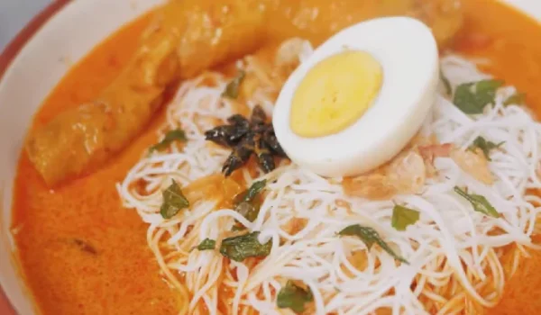 Resep Bihun Kari Khas Medan yang Enak dan Menggugah Selera Makan./YouTube Ade Koerniawan