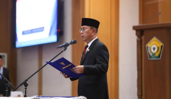 Gubernur Sulawesi Tenggara (Sultra), Andi Sumangerukka, melantik dan mengambil sumpah jabatan 26 pejabat.