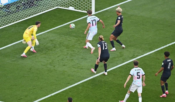 Belgia yang sejak awal mendominasi permainan membuahkan hasil saat Charles De Ketelaere mencetak gol dari jarak dekat, membuat penjaga gawang AS Matt Freese tidak berkutik. (Foto: theguardian)