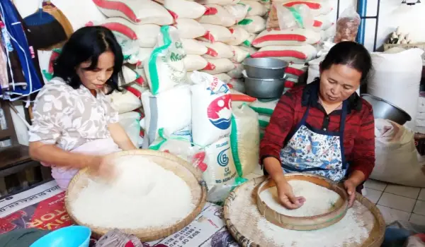 Harga Beras Hari Ini, Cabai Rawit dan Minyak Goreng Masih Jadi Sorotan Konsumen