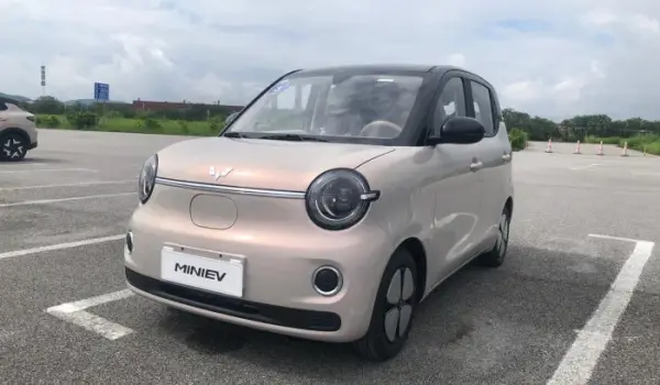 Wuling Resmi Perkenalkan Aira EV, Mobil Listrik Compact 5 Pintu untuk Pasar Indonesia