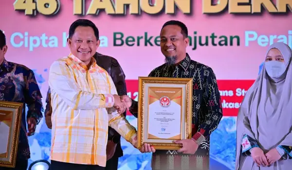 Gubernur Andi Sudirman Terima Penghargaan Dekranas, Mendagri Puji Kesuksesan Syukuran Dekranas ke-46 dan HKG PKK ke-54 di Sulsel