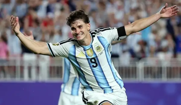 Panggung Epik Julian Alvarez: Gol Indah Perdana di Piala Dunia 2026 Bawa Argentina ke Semifinal