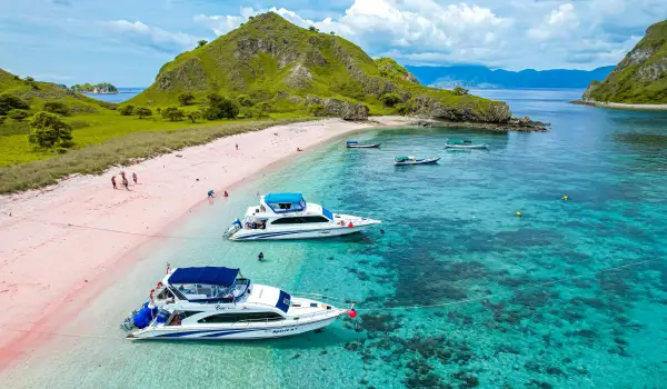 Labuan Bajo: Gerbang Menuju Pulau Komodo