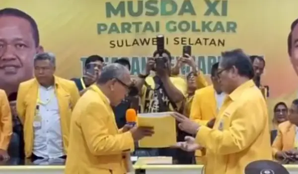 Bakal Calon Ketua DPD I Partai Golkar Sulsel, Ilham Arief Sirajuddin (IAS), resmi mengembalikan formulir pendaftaran di Kantor DPD I Partai Golkar Sulsel, Jumat (17/7/2026).