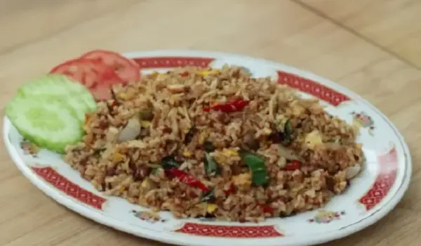 Resep Nasi Goreng Kornet yang Praktis./ YouTube Devina Hermawan