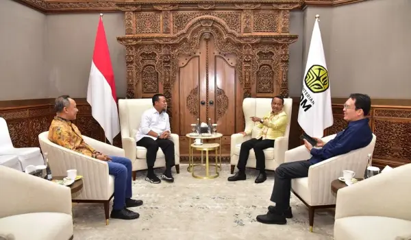 Gubernur Sulsel Audiensi dengan Menteri ESDM Bahas Program Listrik Desa dan Kebutuhan BBM Kepulauan