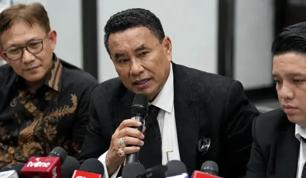 Hotman Paris Mundur dari Tim Hukum Febrie Adriansyah, Alasan Saraf Terjepit Berobat ke Singapura
