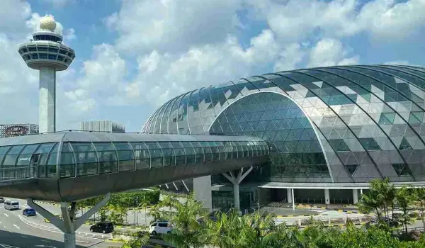 Singapura Aman Sampai 3 Cewek Berani Jalan Kaki 2 Jam Dini Hari!
