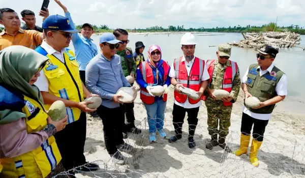 Ground Breaking Pembangunan Tanggul 200 Meter di Sungai Rongkong, Gubernur Sulsel Perkuat Penanganan Banjir di Luwu Utara