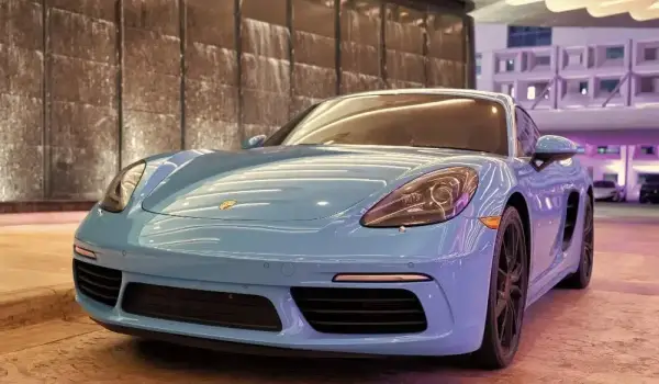 Ilustrasi mobil Porsche.
