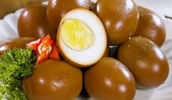 Potret telur bacem marinasi dengan cita rasa manis, legit, dan gurih. (Instagram.com/@simplerudy)