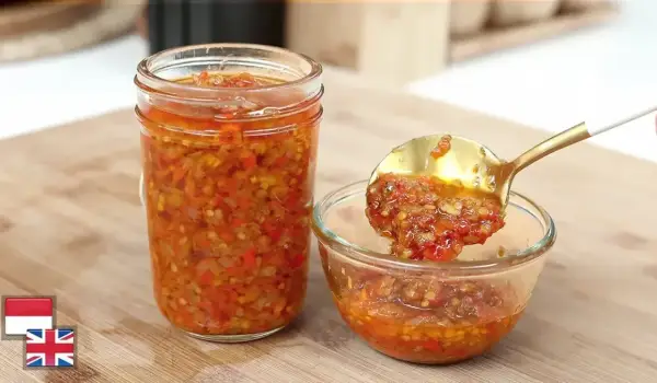 Sambal Bawang Ala Bu Rudy Surabaya yang Pedas Gurih. (YOUTUBE DEVINA HERMAWAN)