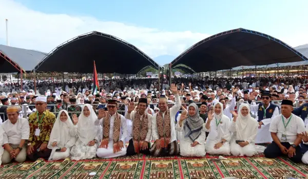 Lautan Jemaah Padati Lapangan Taman Siswa, Tablig Akbar Ustaz Abdul Somad di Masamba Sukses dan Penuh Berkah