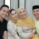 Momen Idul Adha, Kevin Gusnadi Jalin Silaturahmi ke Rumah Ayu Ting Ting dan Ikut Foto Bareng Keluarga