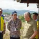Tinjau Lahan Kering di Patampanua, Bupati Irwan Serahkan Bantuan Pompa Air ke Kelompok Tani