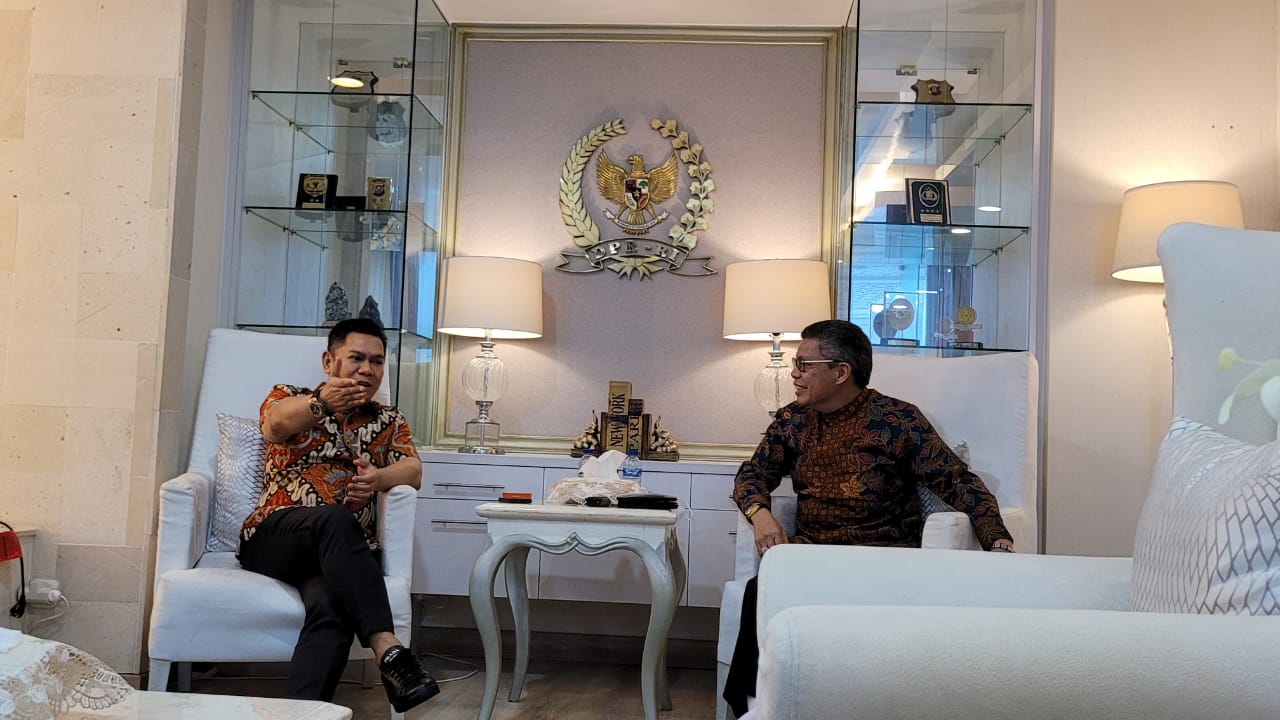 Adies Kadir Apresiasi Kinerja Taufan Pawe Jelang HUT MKGR di Makassar