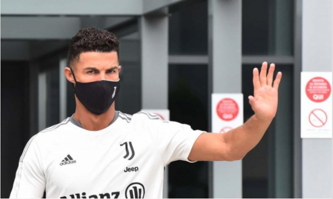 Cristiano Ronaldo Lambaikan Tangan, Salam Perpisahan Dengan Rekannya di Juventus