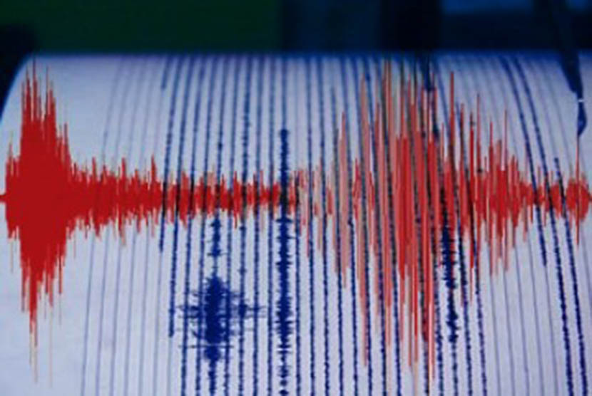 Menara MTQ Kendari Retak Diguncang Gempa Bermagnitudo 5,2
