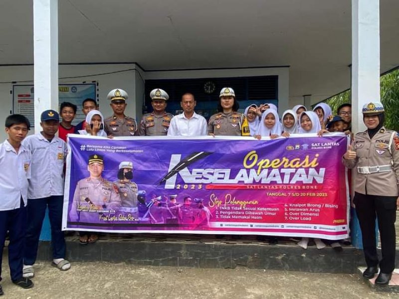 Ops Keselamatan, Kasat Lantas Polres Bone Sosialisasi Larangan Berkendara Bagi Anak Dibawah Umur